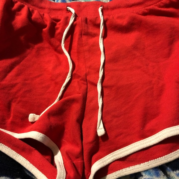 Super cute and comfy red shorts - Picture 3 of 4